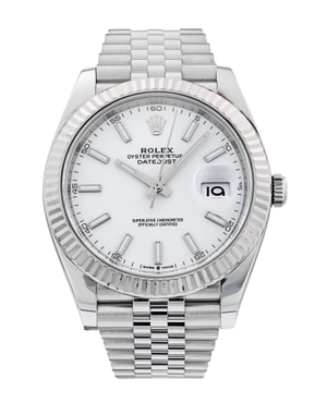 Luxuriöse gebrauchte Uhren, die noch innerhalb der Herstellergarantie liegen